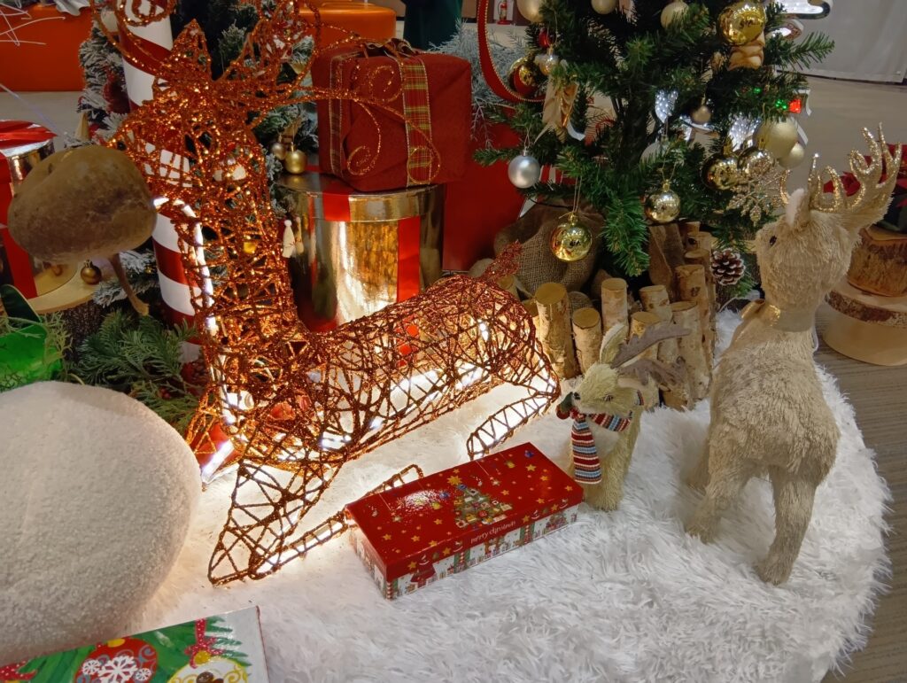 ホテルのクリスマスを彩る装飾アイテム